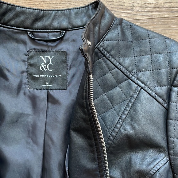 New York & Company Quilted faux leather jacket size M - Picture 3 of 5
